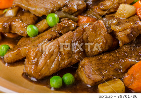 Pork medallions with vegetable and soy garlic sauce Pork medallions with vegetable and soy garlic sauce 39701786