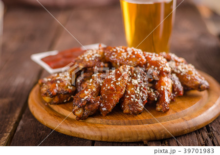 Grilled chicken wings with hot sauce Grilled chicken wings with hot sauce 39701983
