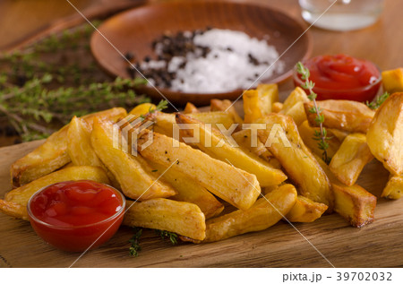 Homemade french fries with organic ketchup 39702032