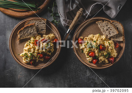 Scrambled eggs with herbs Scrambled eggs with herbs 39702095