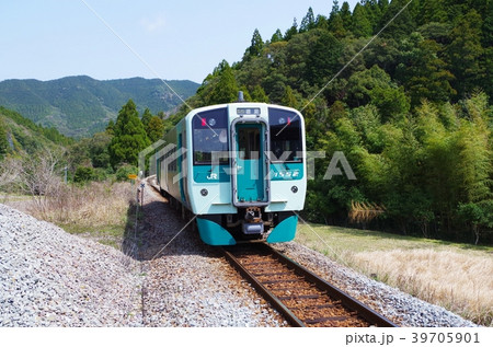 牟岐線の列車 39705901