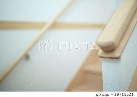 階段 (一軒家 一戸建て ハウス マイホーム 新築 住居 住宅 ライフスタイル 1F 2F 屋内) 39711021