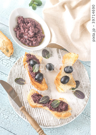 Toasts with black olive pate 39714690