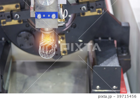 The fiber laser cutting machine 39715456