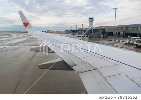 神戸空港に着陸したスカイマーク機 39716562