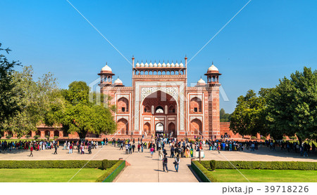 Darwaza i Rauza, the Great Gate of Taj Mahal - Darwaza i Rauza, the Great Gate of Taj Mahal - 39718226
