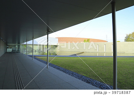 群馬県立館林美術館　エントランス 39718387