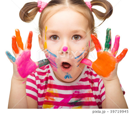 Portrait of a cute girl playing with paints 39719945