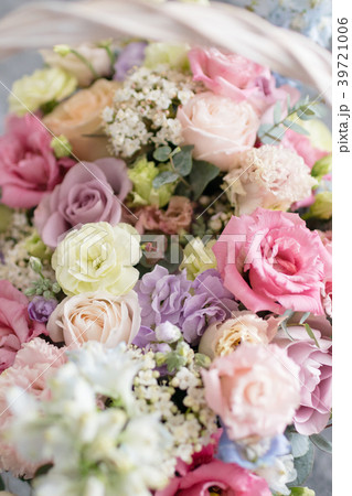 Beautiful flower composition a bouquet in a wicker 39721006