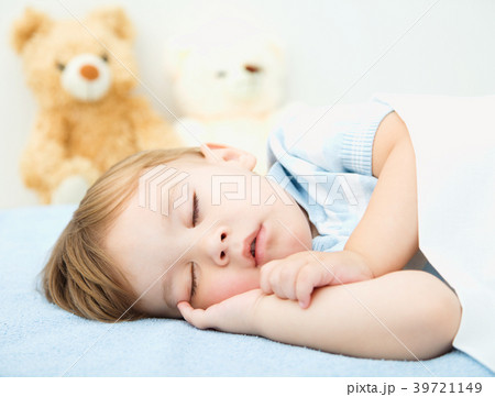 Cute little boy is sleeping Cute little boy is sleeping 39721149