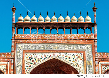 Darwaza i Rauza, the Great Gate of Taj Mahal - 39721246