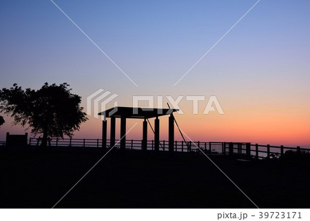 奄美大島 嶺山公園の夕日01の写真素材