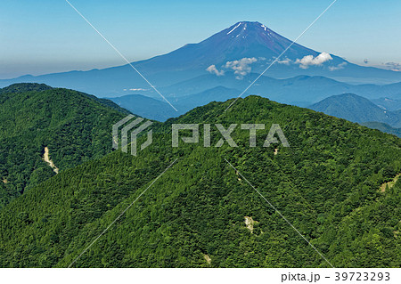 夏の丹沢・鍋割山から望む富士山 39723293