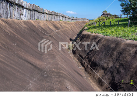 吉野ヶ里遺跡　吉野ヶ里歴史公園　環濠と柵 39723851