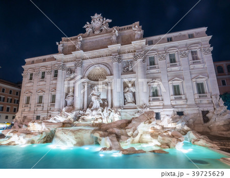 Trevi Fountain in Rome , Italy 39725629
