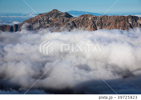 雲海に浮かぶ笠ヶ岳 39725823