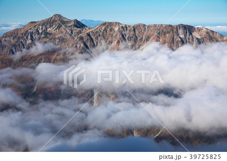 雲海に浮かぶ笠ヶ岳 39725825
