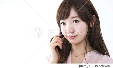 カットモデルの若い女性 39726580