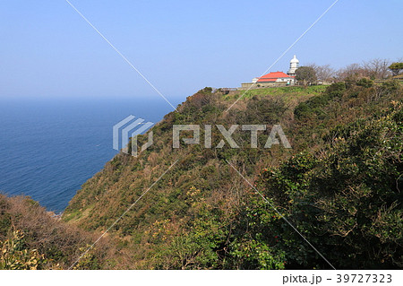 島根半島最先端に立つ美保関灯台 島根半島最先端に立つ美保関灯台 39727323