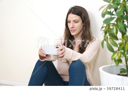 スマートフォンと欧米人 39728411