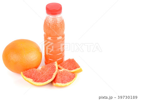 fruit of grapefruit and bottle juice isolated fruit of grapefruit and bottle juice isolated 39730189