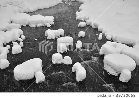 雪の渓流 39730668
