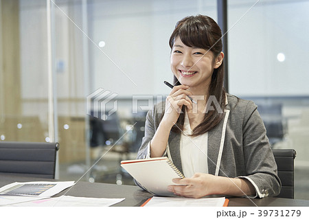 ビジネス 女性 ビジネス 女性 39731279