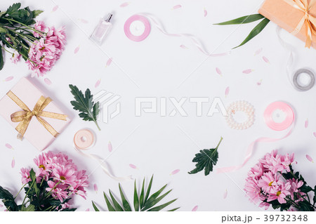 Festive composition of lilac flowers Festive composition of lilac flowers 39732348