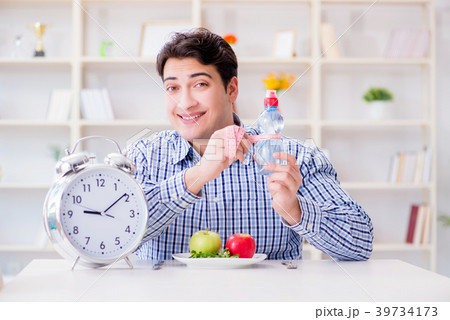 Concept of slow service in the restaurant 39734173