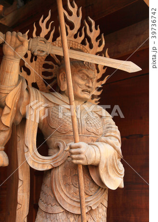 仁王様を模った木像 39736742