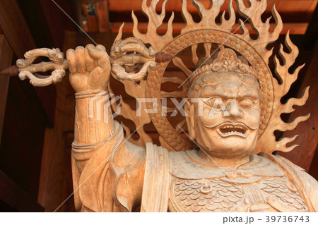 仁王様を模った木像 39736743