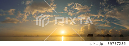 Beautiful panoramic landscape with sun rising over Beautiful panoramic landscape with sun rising over 39737286