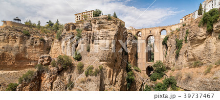 Beautiful landscape with the Puente Nuevo bridge 39737467