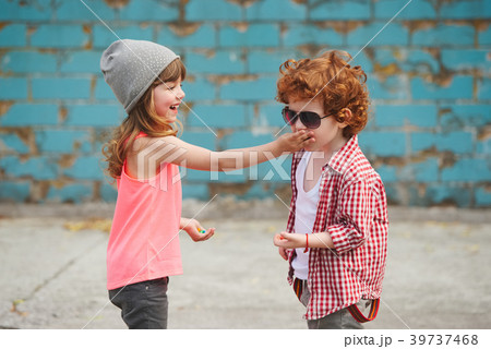 hipster boy and girl in park 39737468