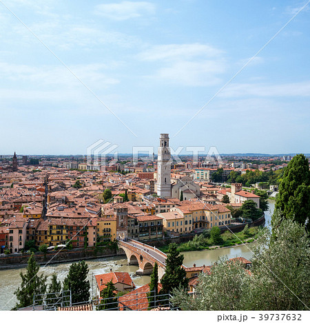 Cityscape of Verona city, Italy Cityscape of Verona city, Italy 39737632