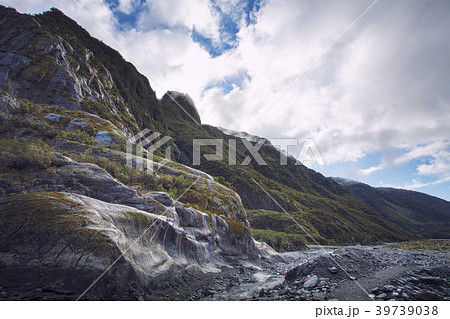 mountain scene in franz josef glacier new zealand 39739038