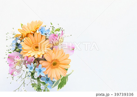 ガーベラのアレンジメント 39739336