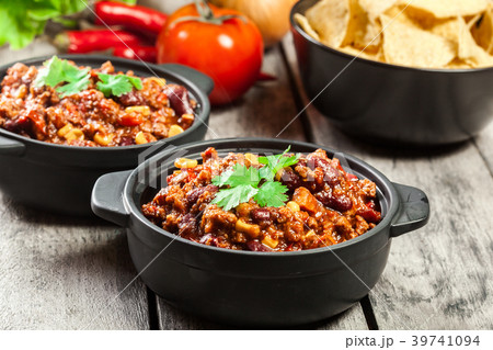 Hot chili con carne with ground beef 39741094
