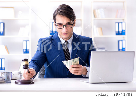 Lawyer receiving money as bribe 39741782