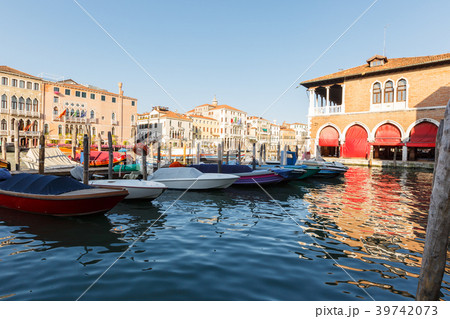 Building of empty openair seafood market Mercato Building of empty openair seafood market Mercato 39742073