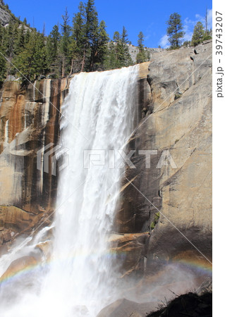 ヨセミテ国立公園のヴァーナル滝 ヨセミテ国立公園のヴァーナル滝 39743207