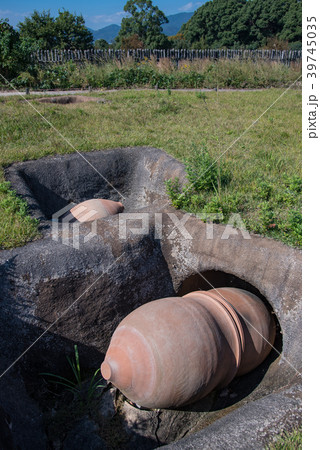 吉野ヶ里遺跡 吉野ヶ里歴史公園 北墳丘墓 甕棺 吉野ヶ里遺跡 吉野ヶ里歴史公園 北墳丘墓 甕棺 39745035
