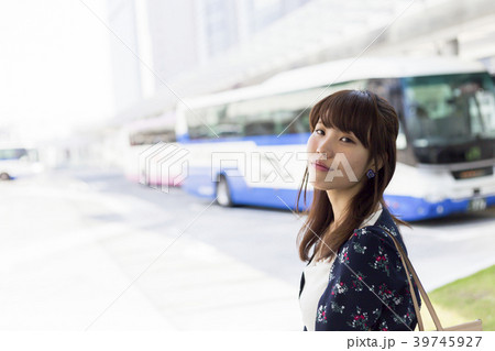 バスターミナル,女性 39745927