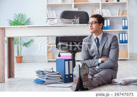Businessman working and sitting on floor in office 39747075
