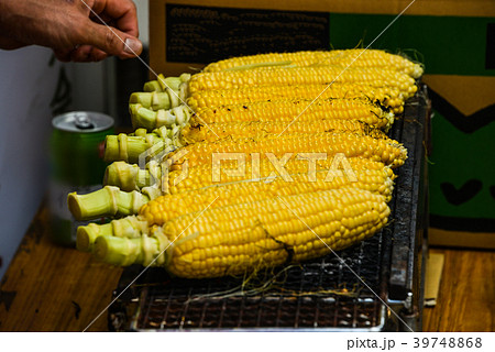 焼きトウモロコシ 焼きトウモロコシ 39748868