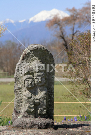 安曇野の春　水色の時道祖神 39748893