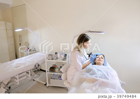 Charming woman at cosmetology cabinet getting Charming woman at cosmetology cabinet getting 39749484