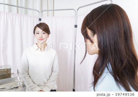 患者と看護師 39749536