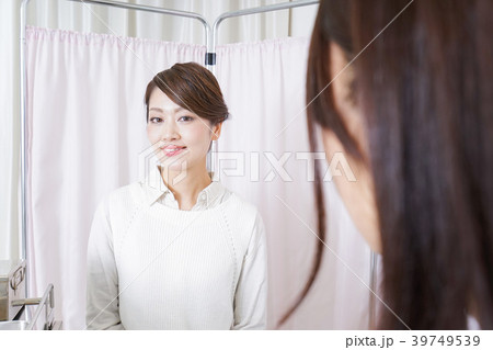 患者と看護師 39749539
