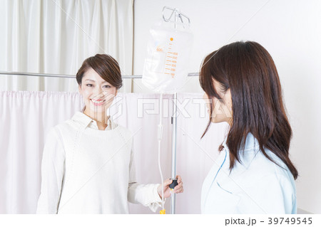 患者と看護師 患者と看護師 39749545